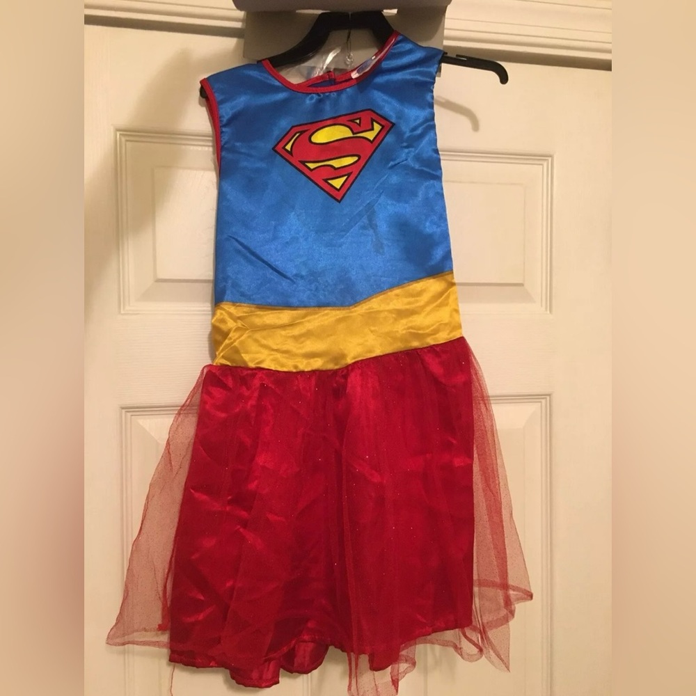 Super Girl Halloween outfit Size Large girl size 10/12girl New with tags